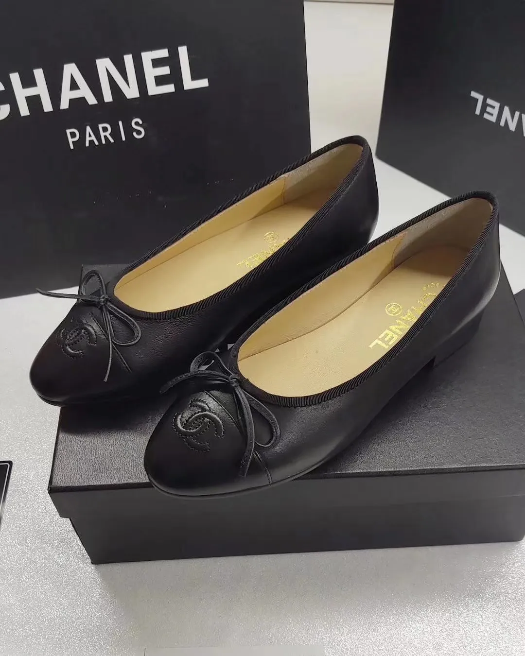 👟👟Ex-factory price 440👟👟 Chanel Chanel, ballet shoes, fashionable items, timeless classics, maintaining elegance. Exquisite style can be seen everywhere on the feet of celebrities and Internet celebrities. Luxury, replica of the popular original that will never fade away, upper; imported mixed sheepskin, inner sheepskin, size 35-41, genuine leather sole. There are too many colors for this type of fabric, please come to us for enquiries.